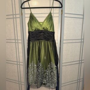 Blondie Nites Elegant Green and Black Evening Dress - Size 5